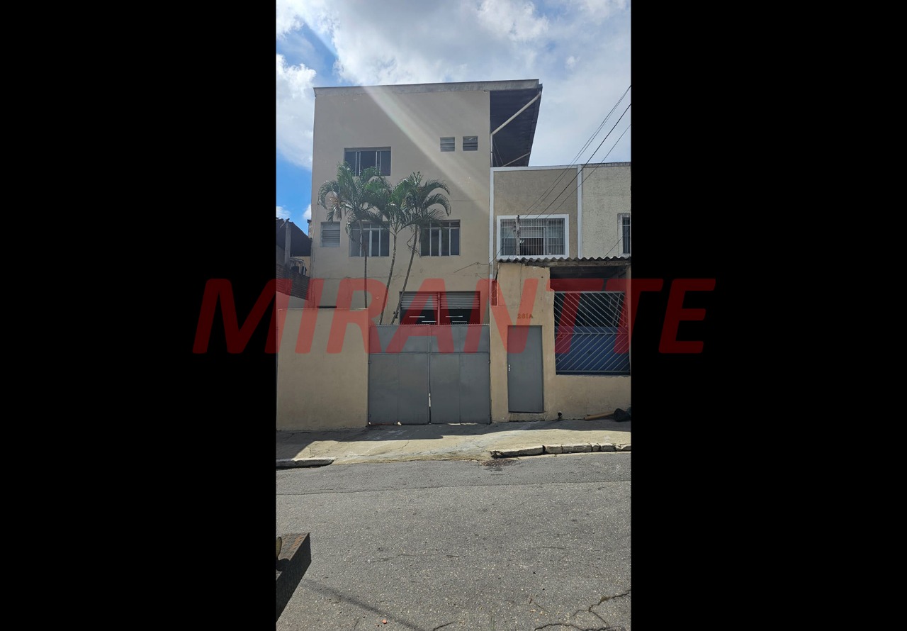 Comercial de 870m² em Limão