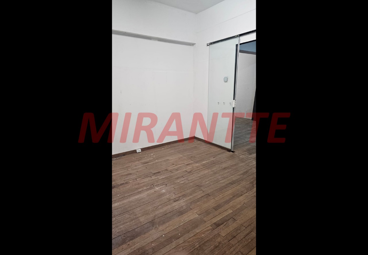 Comercial de 870m² em Limão