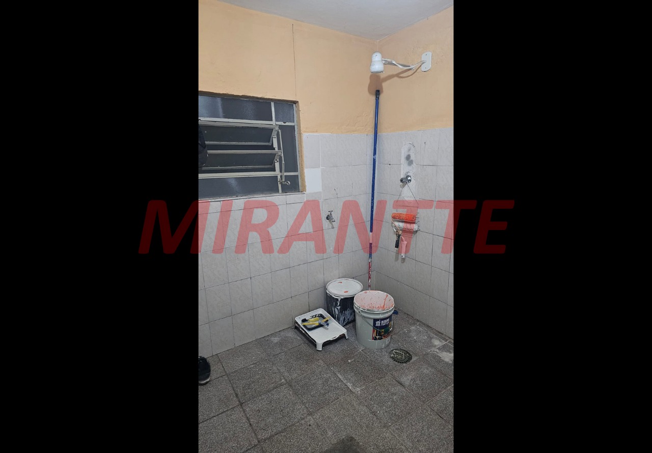 Comercial de 870m² em Limão