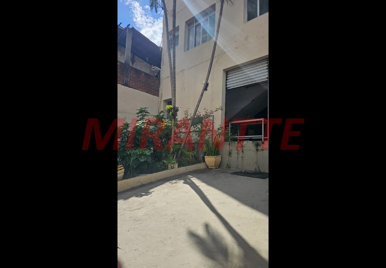 Comercial de 870m² em Limão