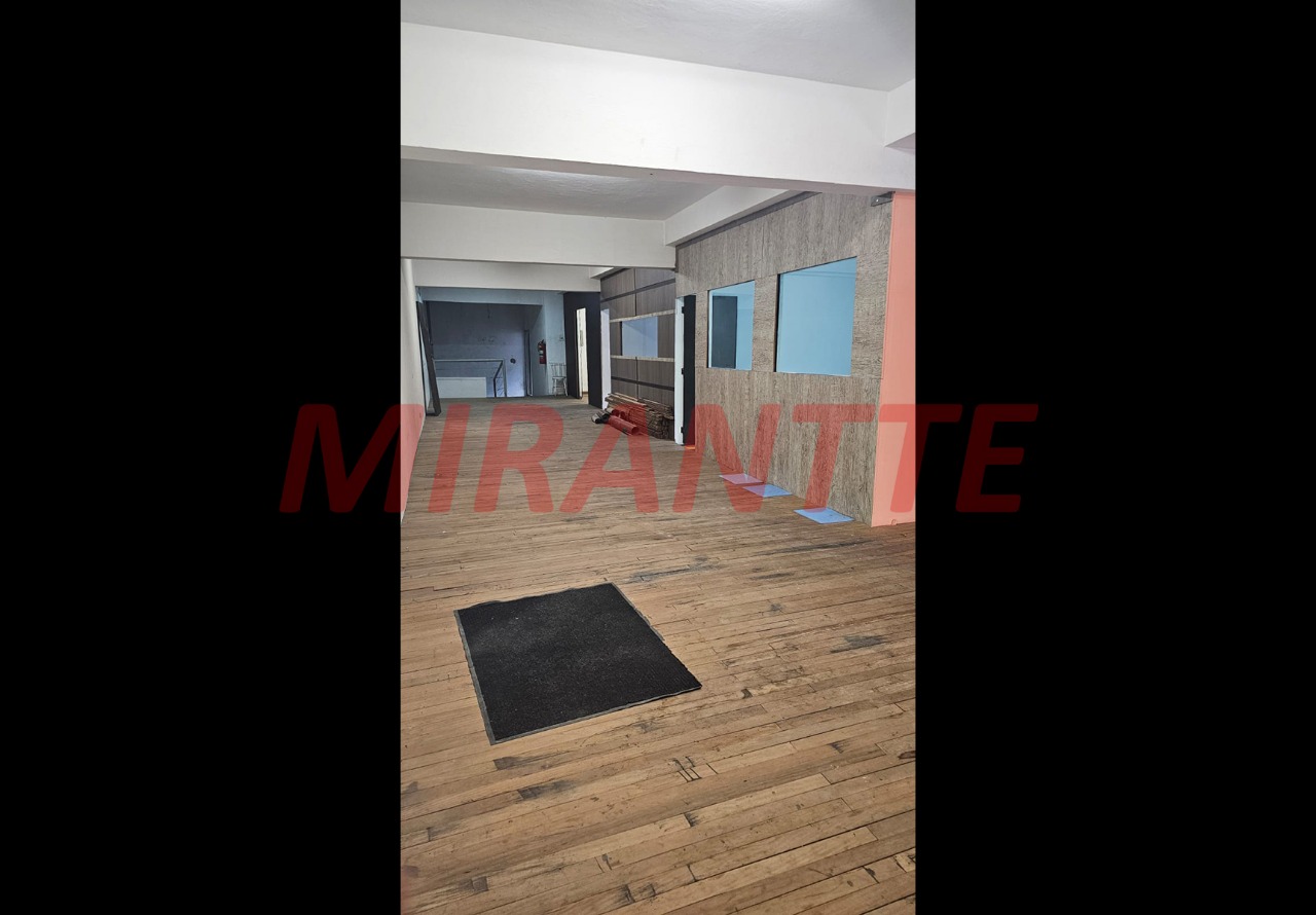 Comercial de 870m² em Limão