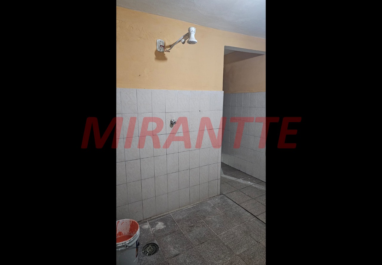 Comercial de 870m² em Limão