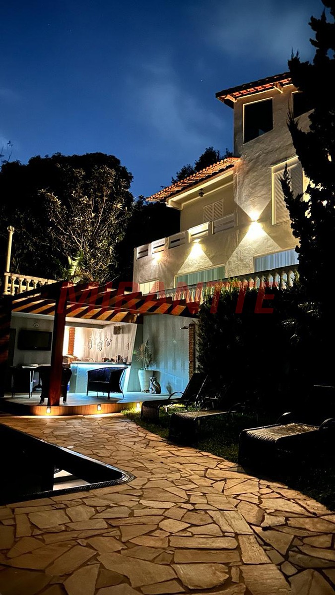 Cond. fechado de 494m² com 4 quartos em Caraguata