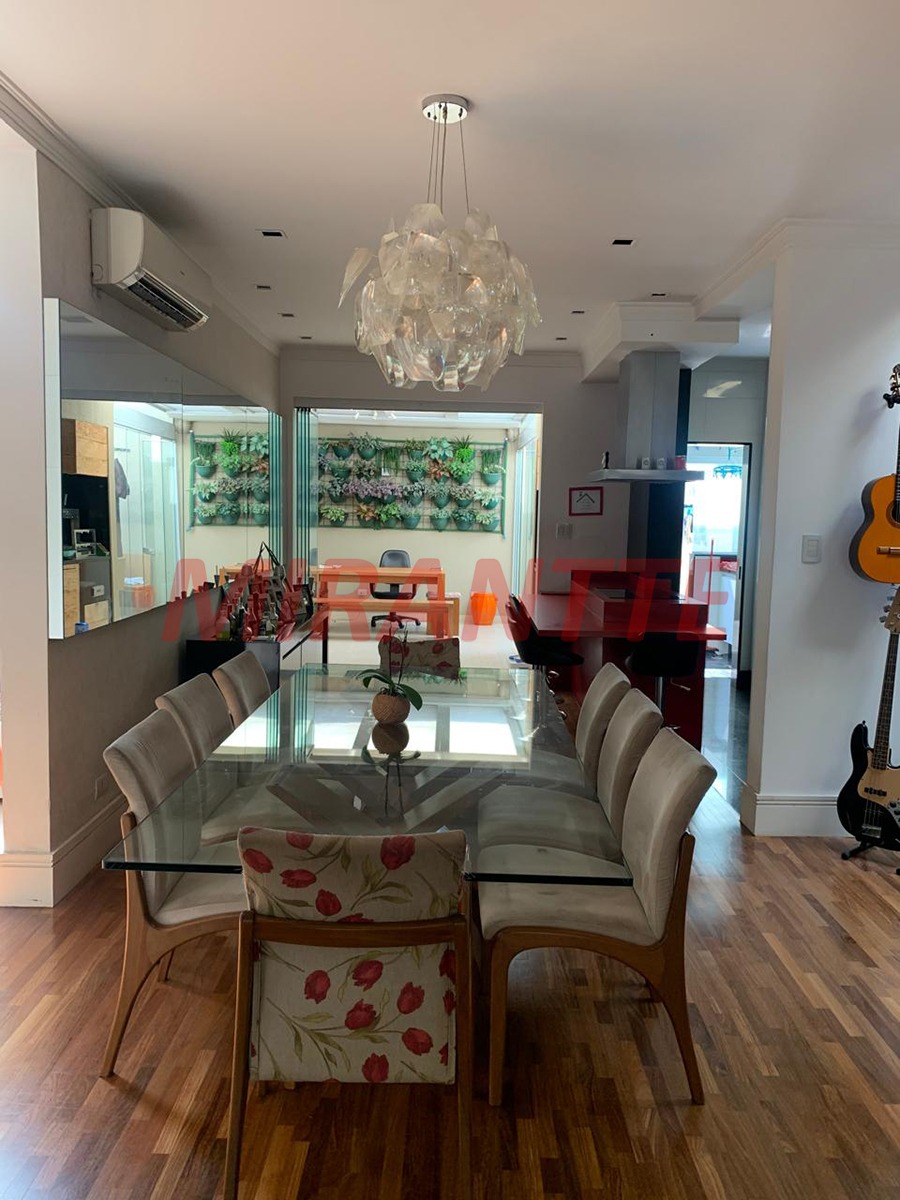 Sobrado de 226m² com 4 quartos em Vila Gumercindo