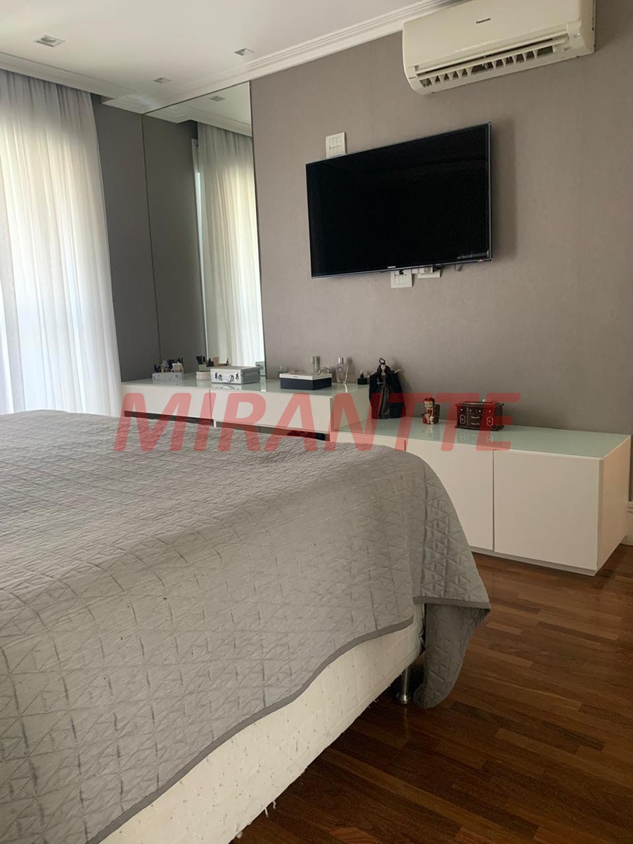 Sobrado de 226m² com 4 quartos em Vila Gumercindo