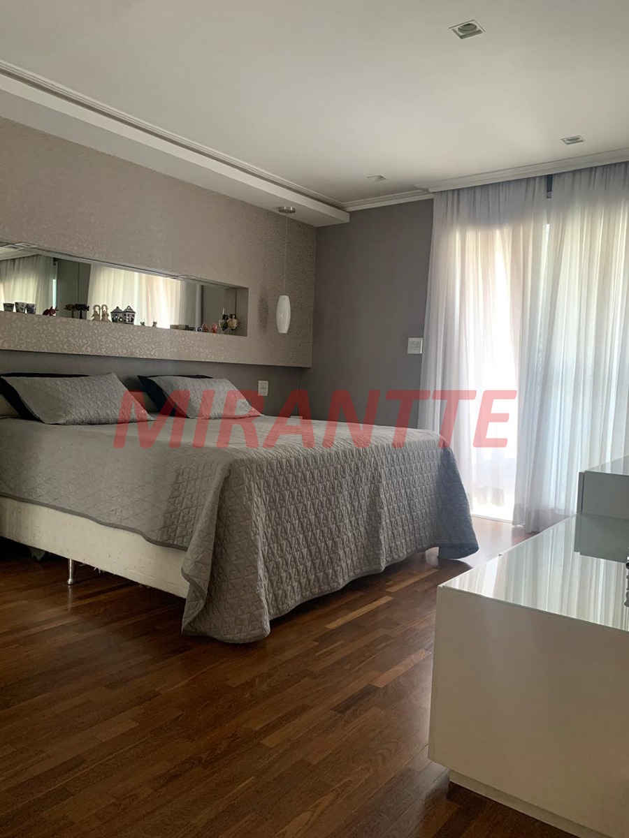 Sobrado de 226m² com 4 quartos em Vila Gumercindo