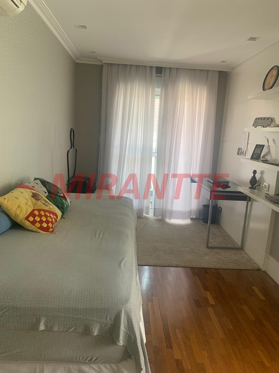 Sobrado de 226m² com 4 quartos em Vila Gumercindo