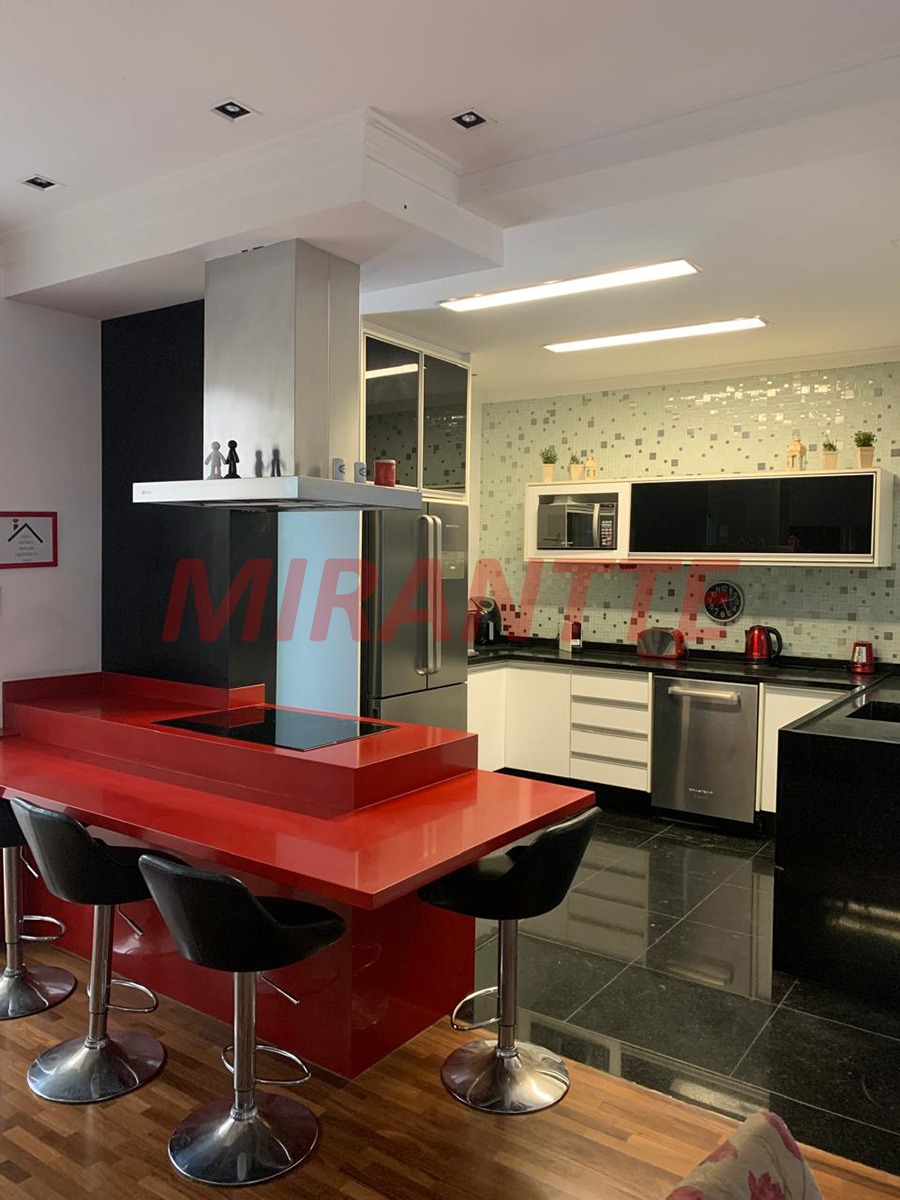 Sobrado de 226m² com 4 quartos em Vila Gumercindo