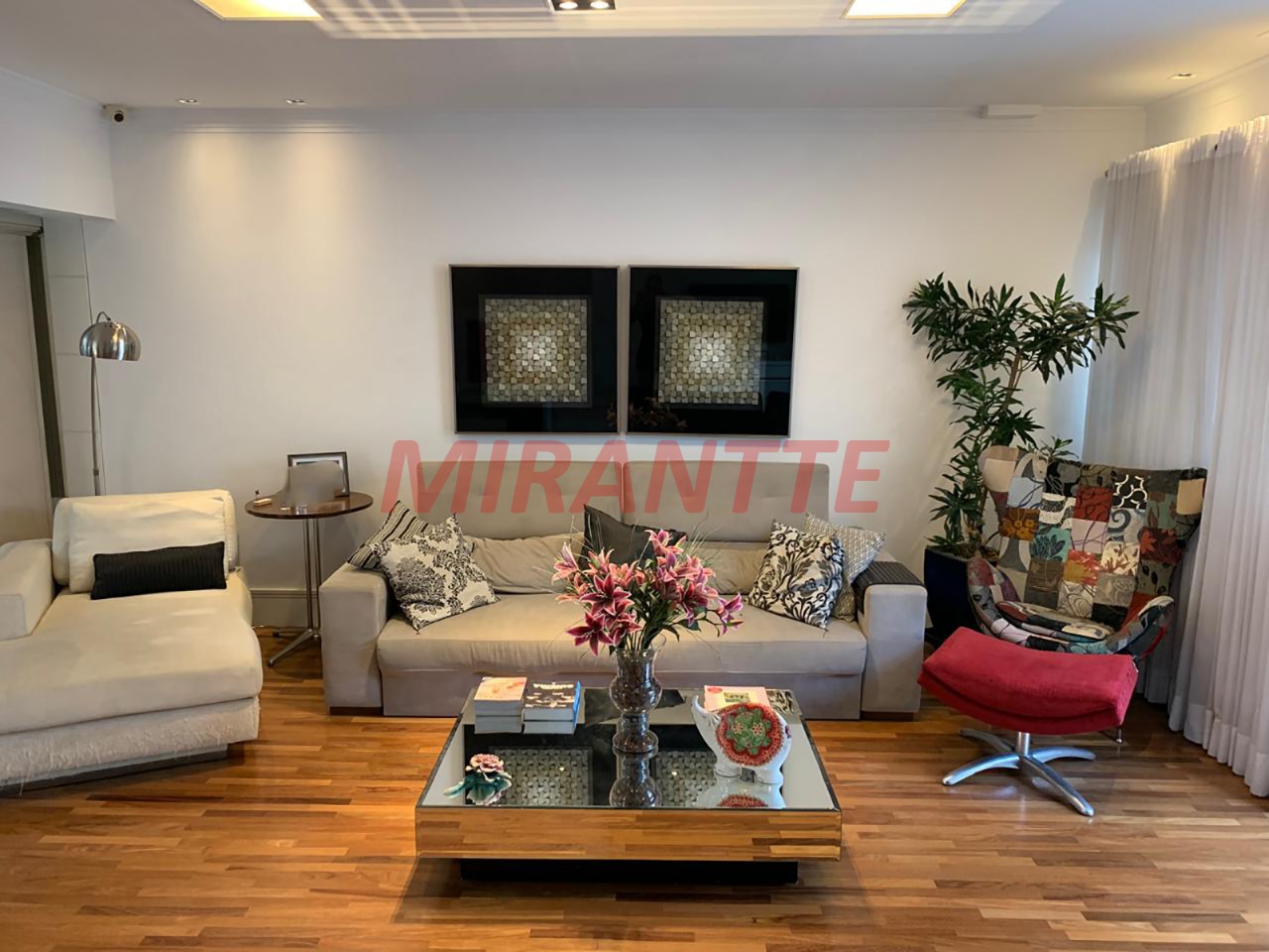 Sobrado de 226m² com 4 quartos em Vila Gumercindo