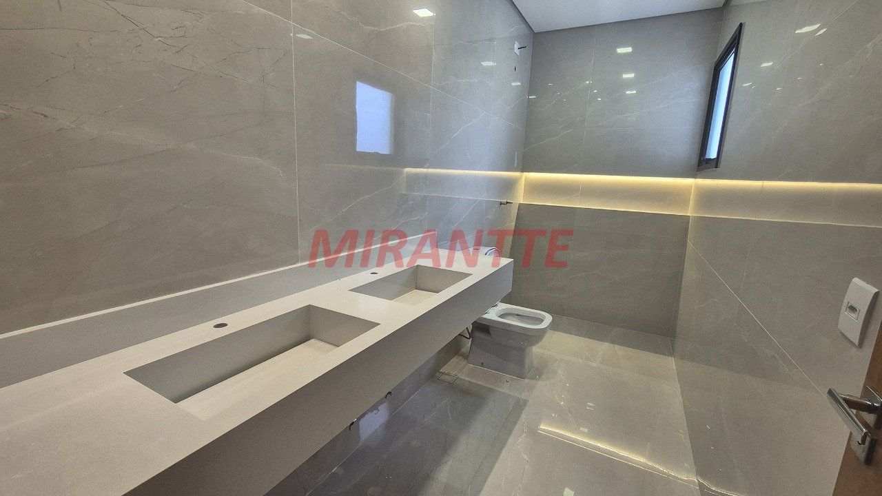 Sobrado de 210m² com 3 quartos em Chácara Santo Antônio (Zona Leste)