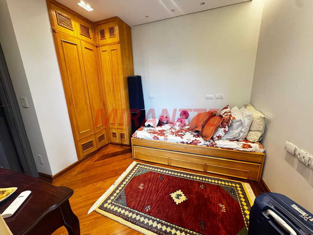 Apartamento de 212m² com 4 quartos em Santana