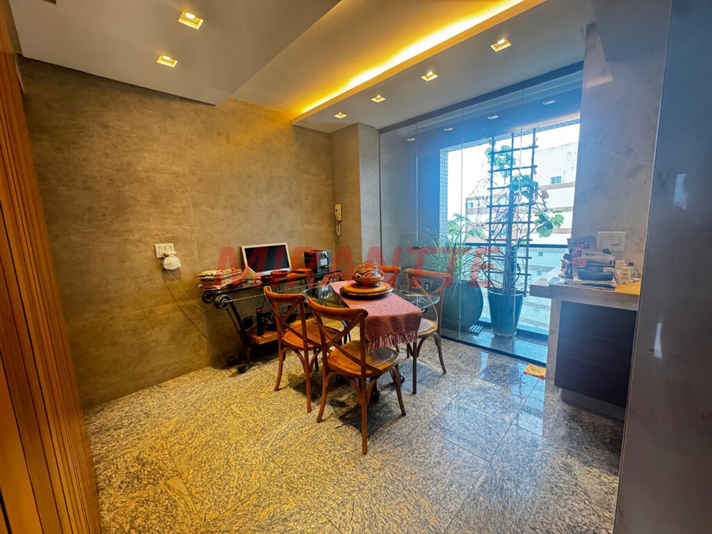 Apartamento de 212m² com 4 quartos em Santana