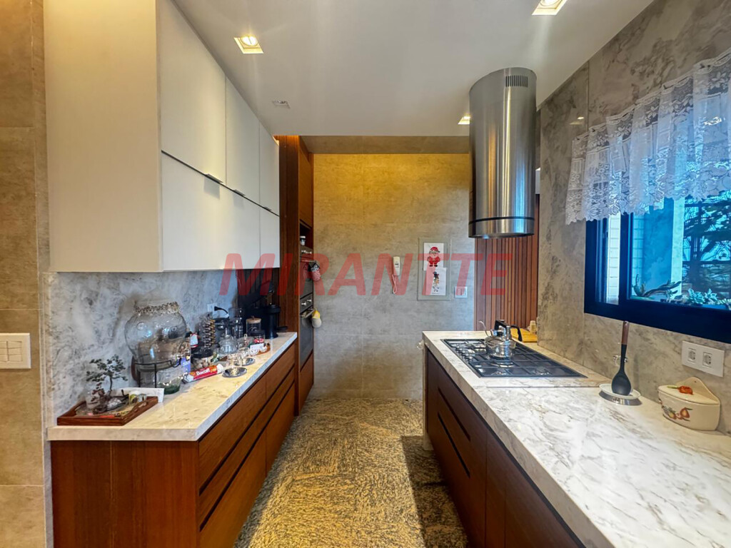Apartamento de 212m² com 4 quartos em Santana