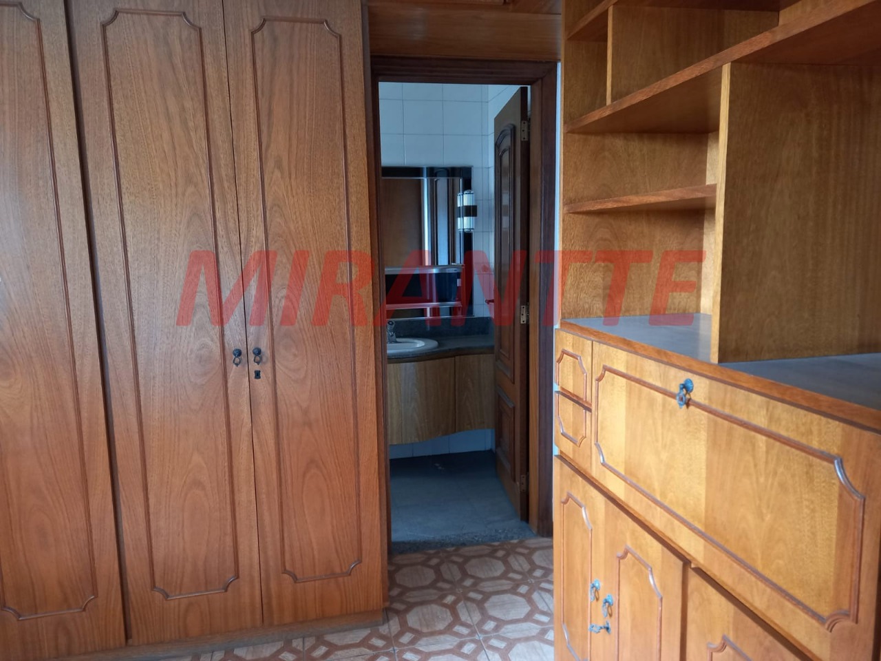 Sobrado de 328m² com 4 quartos em Jardim Japão