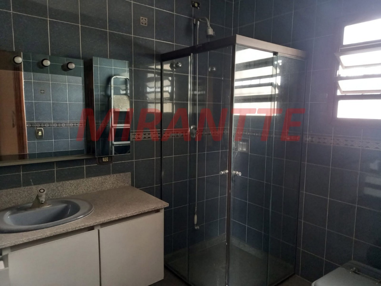 Sobrado de 328m² com 4 quartos em Jardim Japão