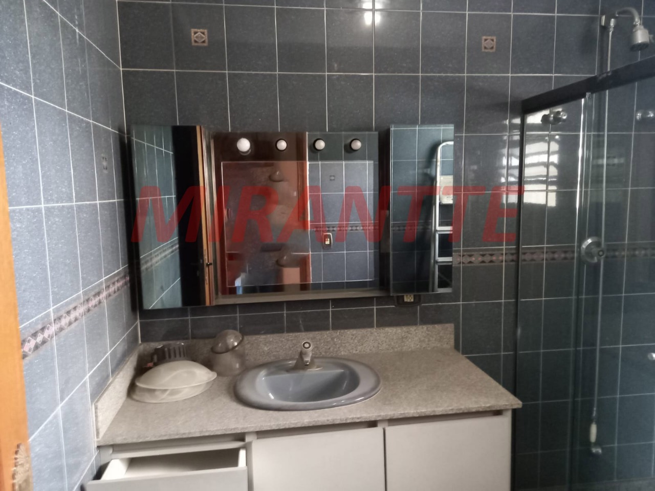 Sobrado de 328m² com 4 quartos em Jardim Japão
