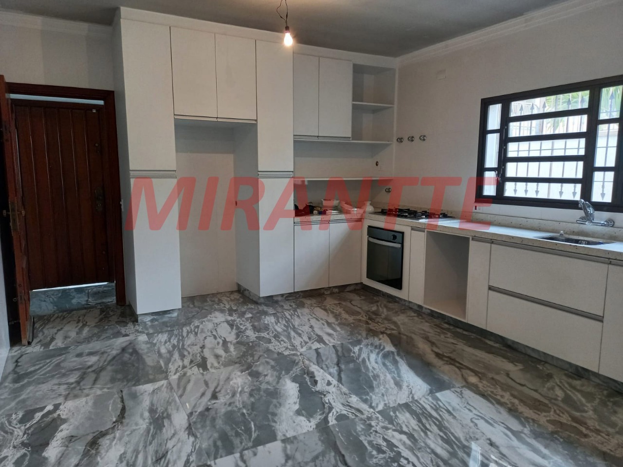 Sobrado de 328m² com 4 quartos em Jardim Japão