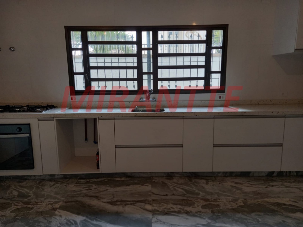 Sobrado de 328m² com 4 quartos em Jardim Japão