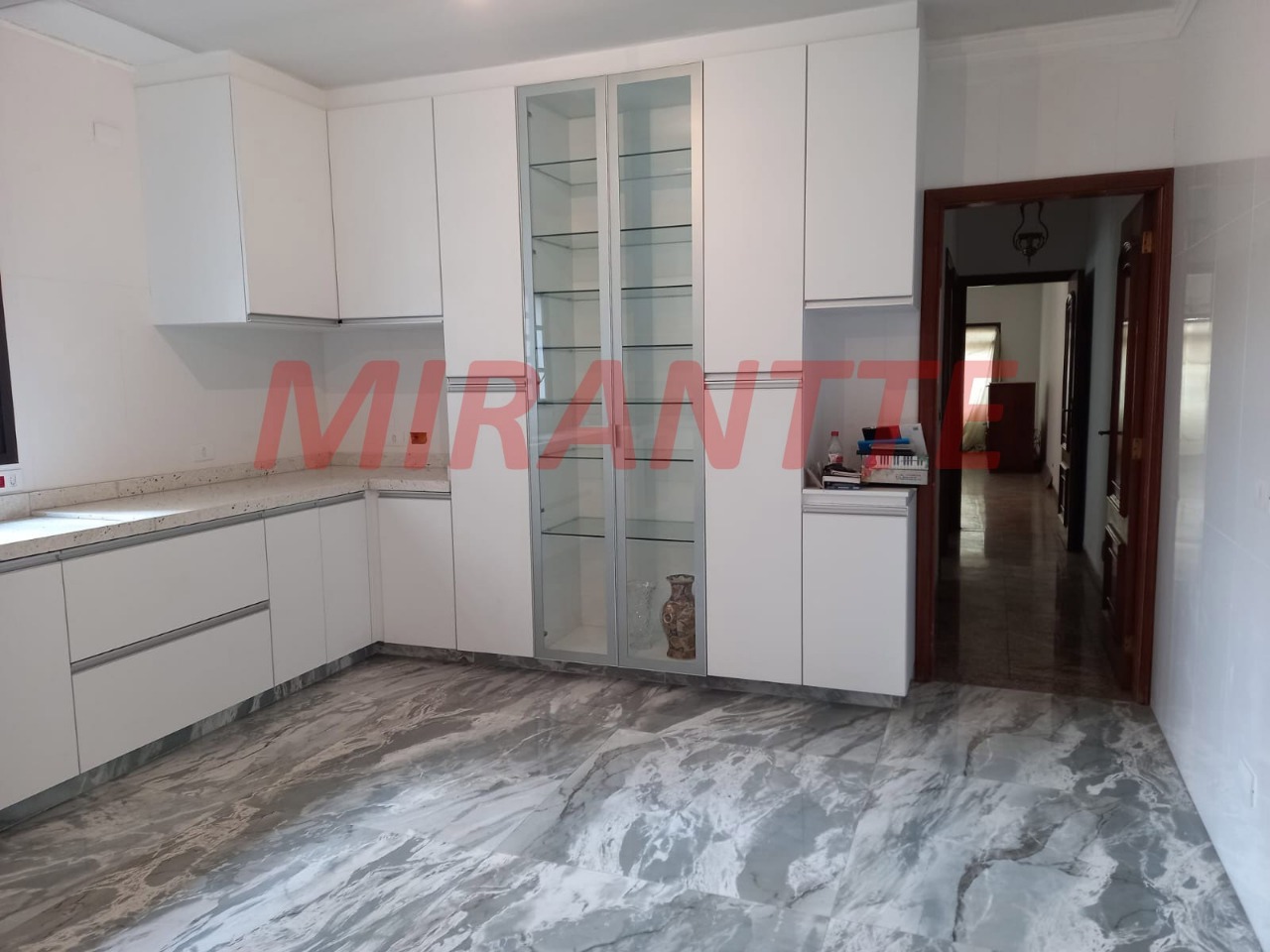 Sobrado de 328m² com 4 quartos em Jardim Japão
