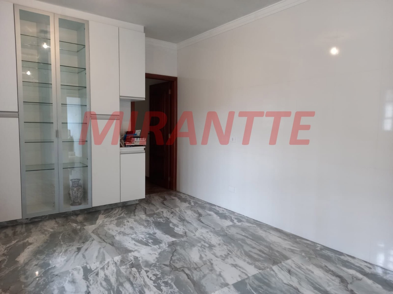 Sobrado de 328m² com 4 quartos em Jardim Japão
