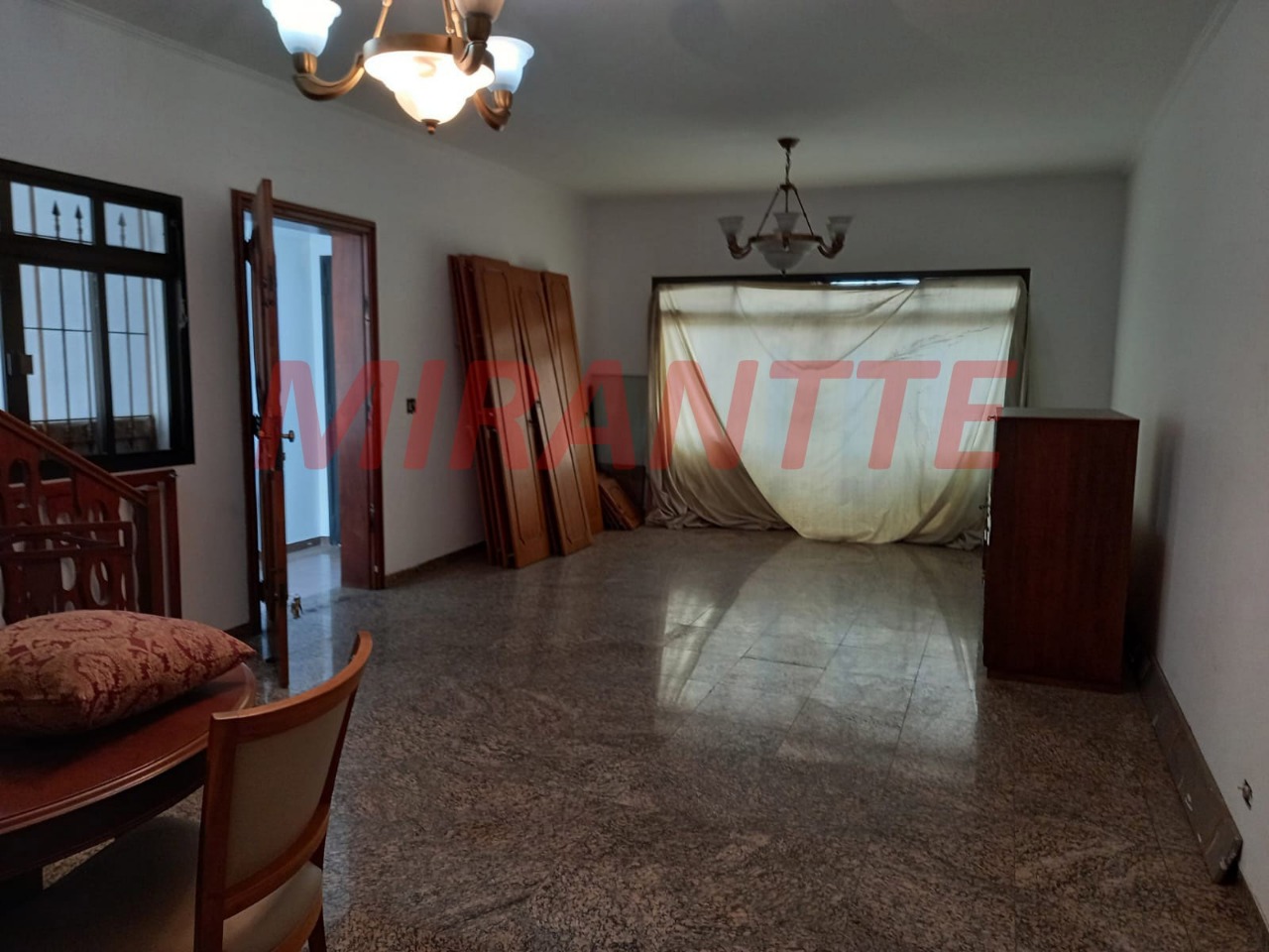 Sobrado de 328m² com 4 quartos em Jardim Japão