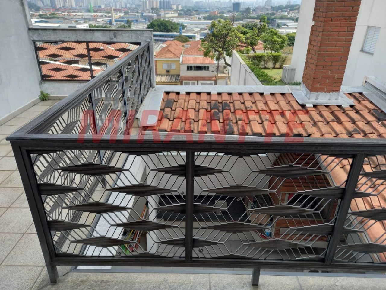 Sobrado de 328m² com 4 quartos em Jardim Japão