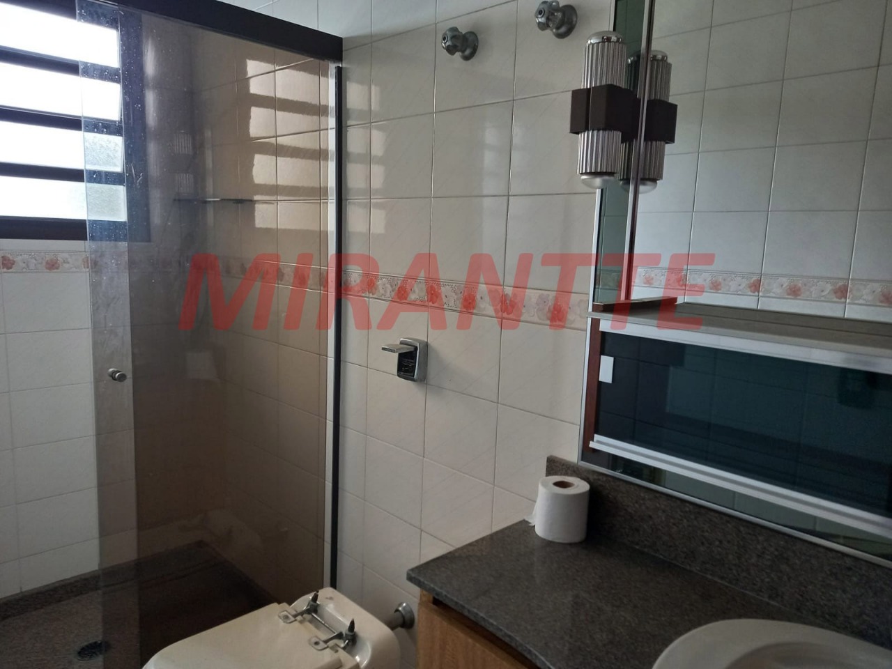 Sobrado de 328m² com 4 quartos em Jardim Japão