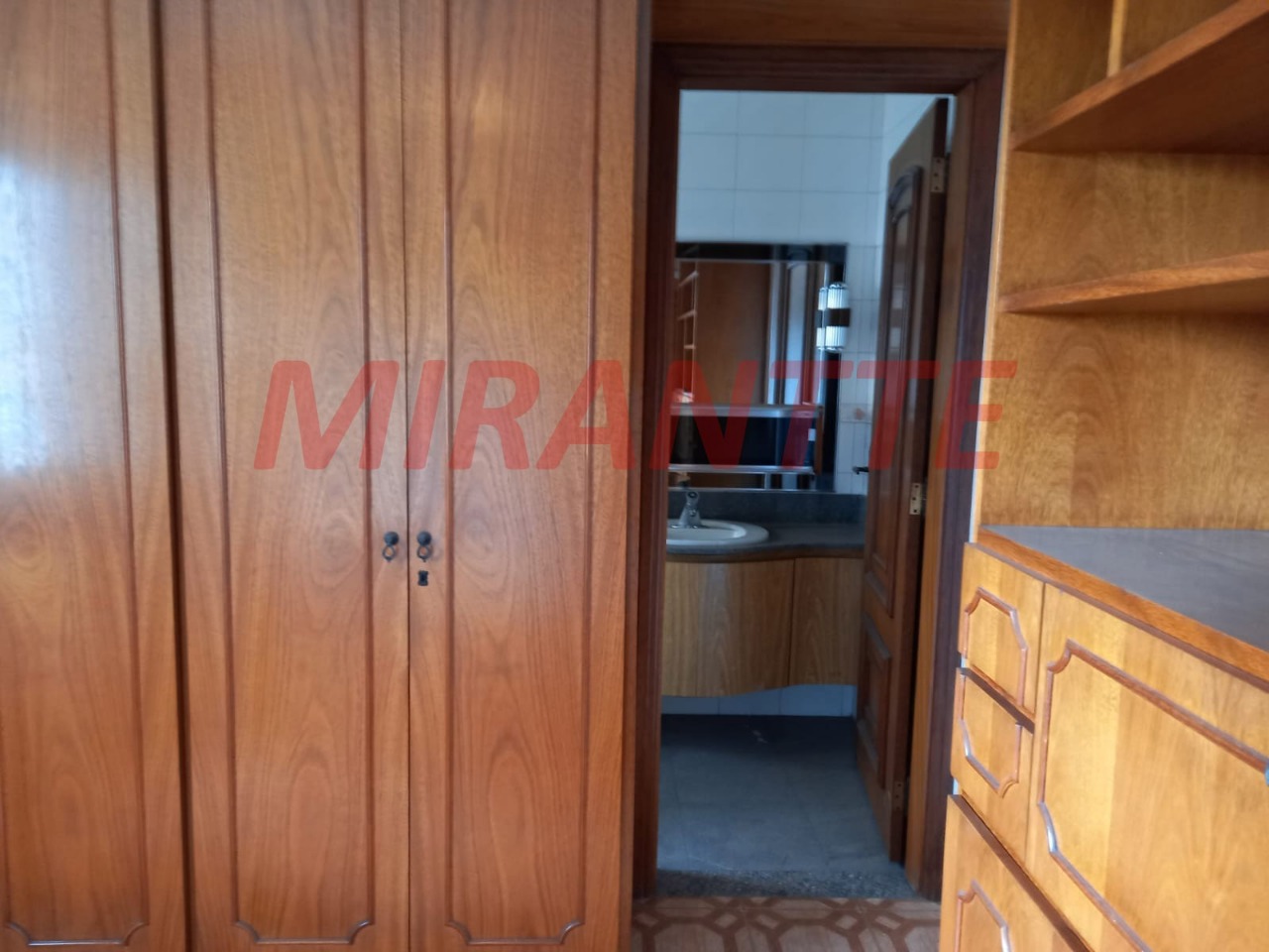 Sobrado de 328m² com 4 quartos em Jardim Japão