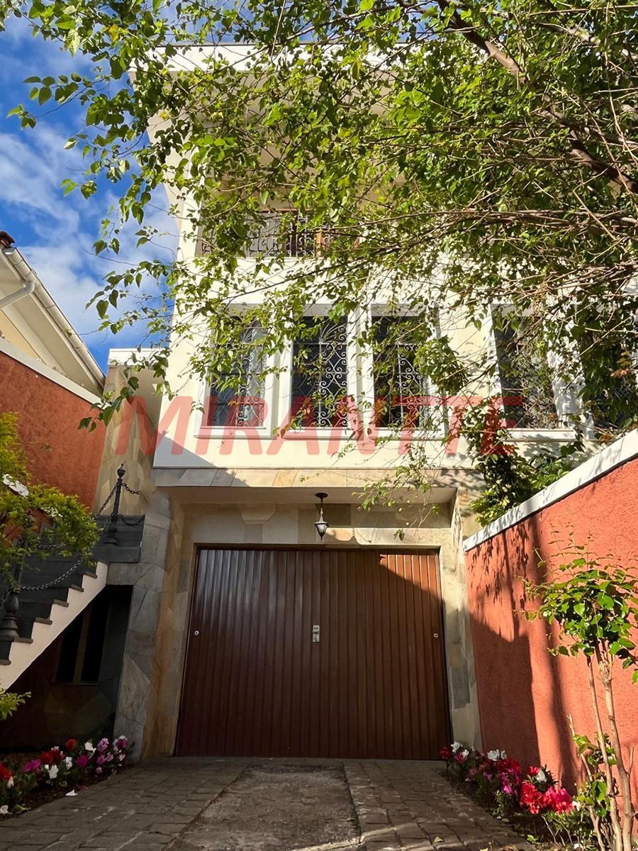 Sobrado de 190m² com 3 quartos em Vila Mazzei