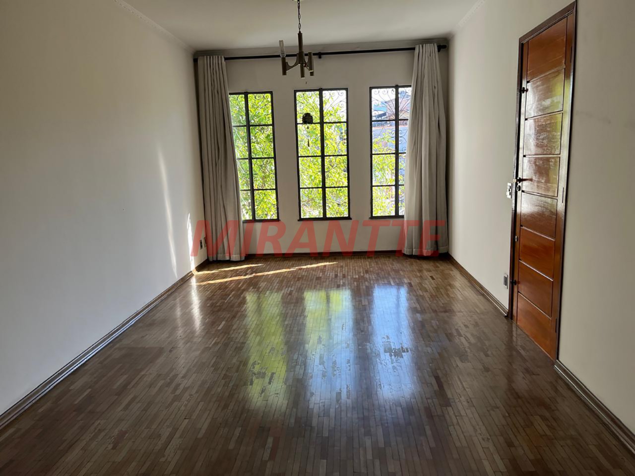 Sobrado de 190m² com 3 quartos em Vila Mazzei