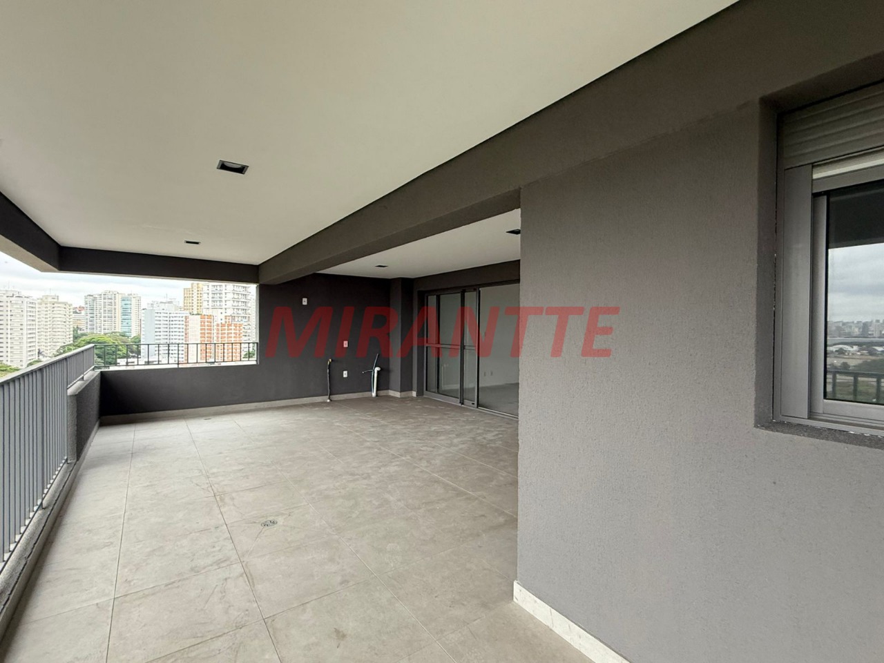 Apartamento de 244m² com 3 quartos em Santana