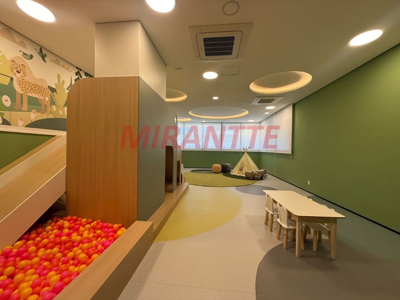 Apartamento de 244m² com 3 quartos em Santana