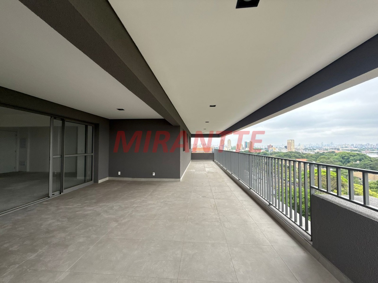Apartamento de 244m² com 3 quartos em Santana