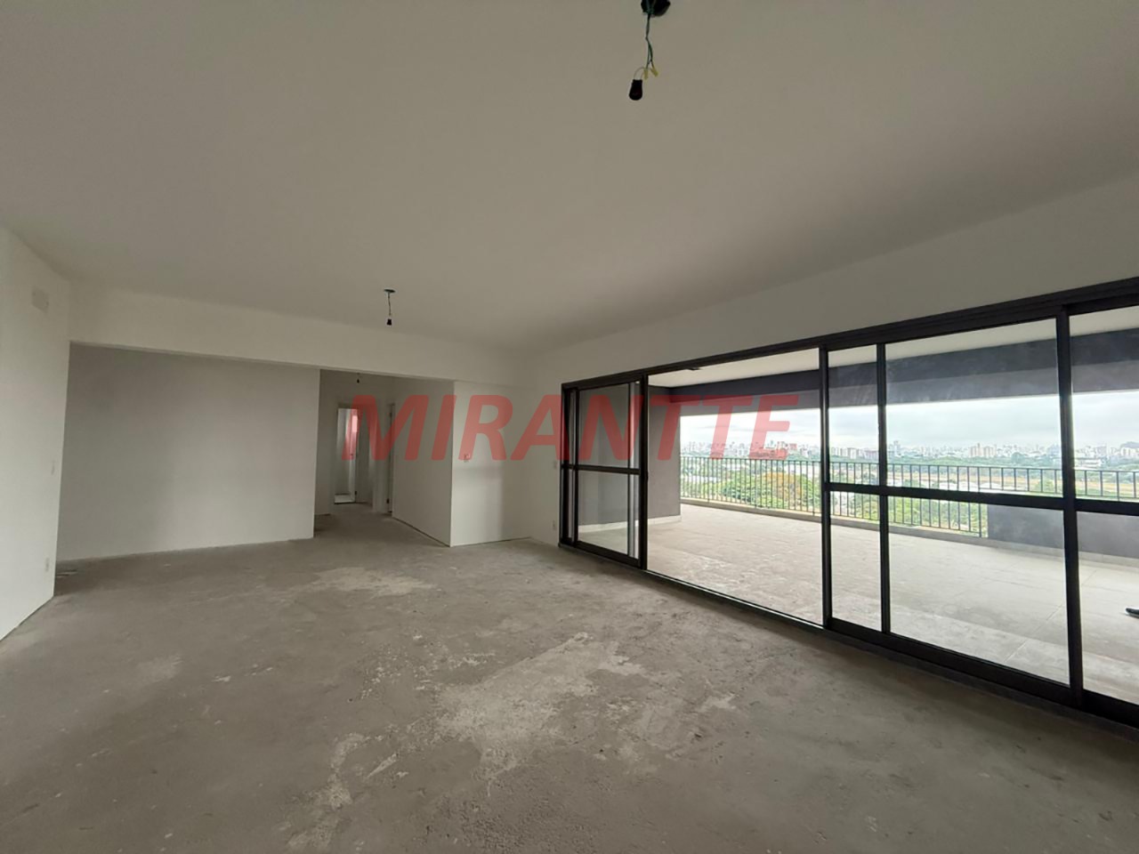 Apartamento de 244m² com 3 quartos em Santana