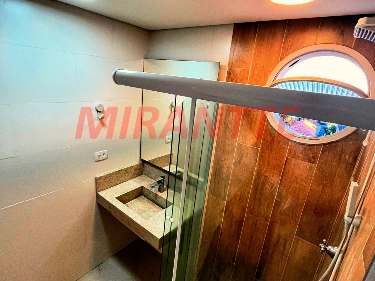 Apartamento de 65m² com 2 quartos em Água Fria