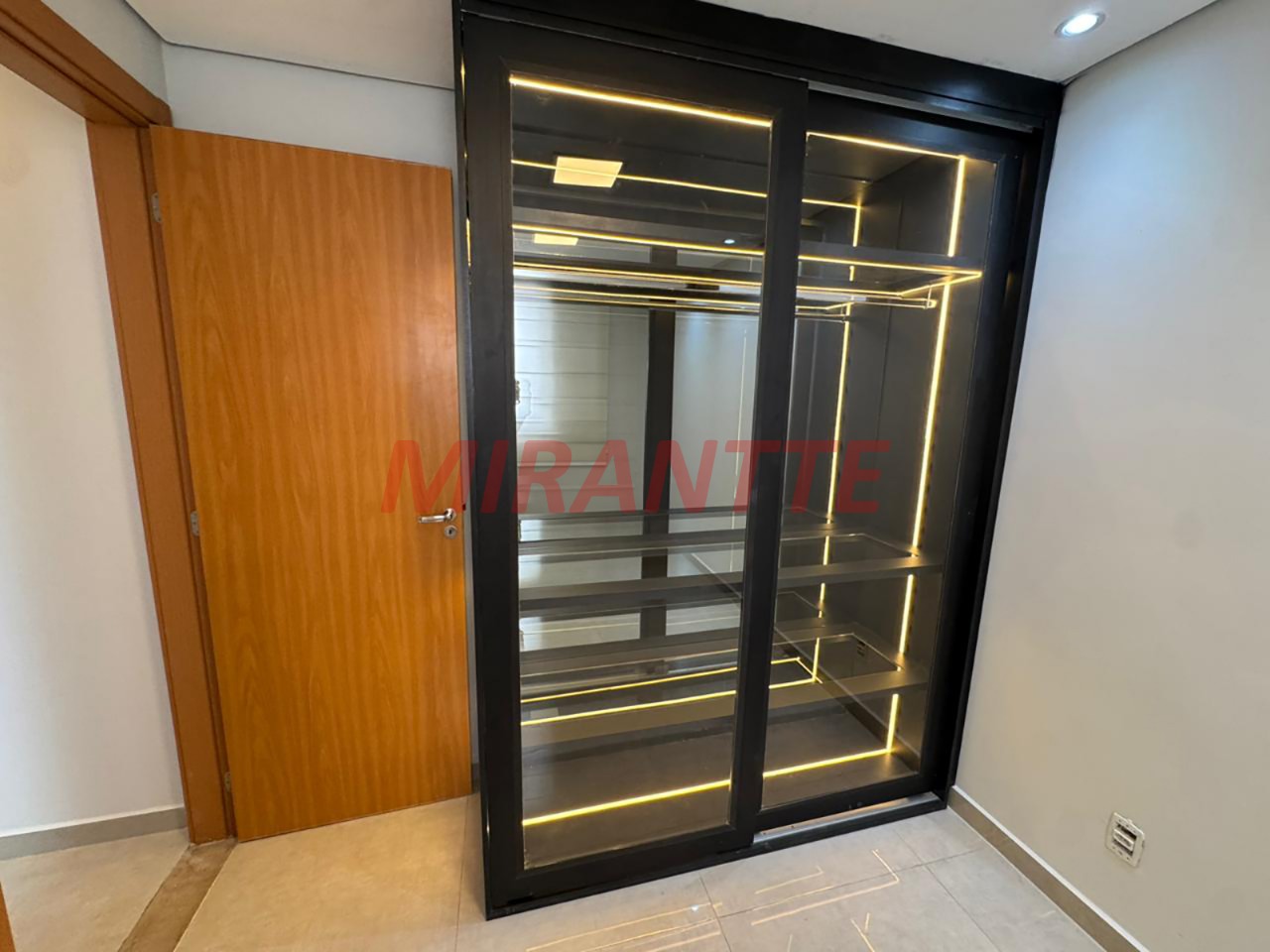 Apartamento de 44m² com 2 quartos em Jardim Iris