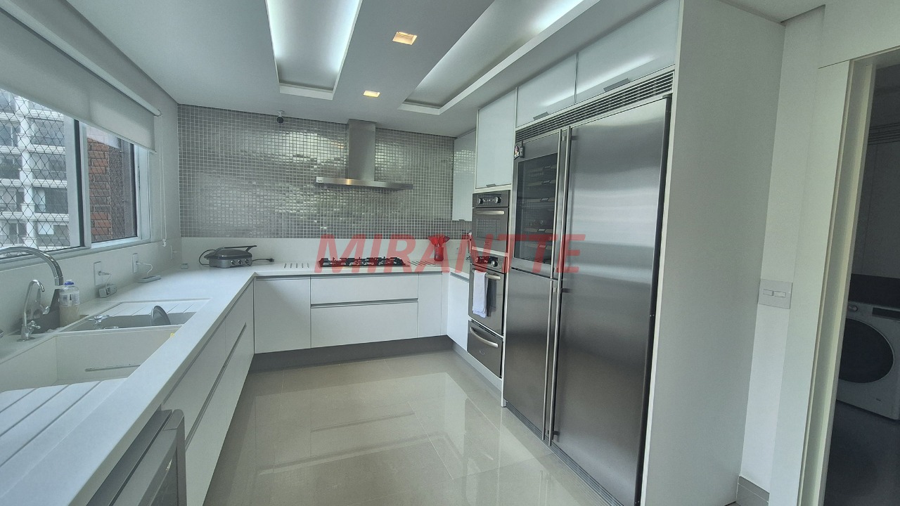 Apartamento de 240m² com 3 quartos em Jardim Luzitânia