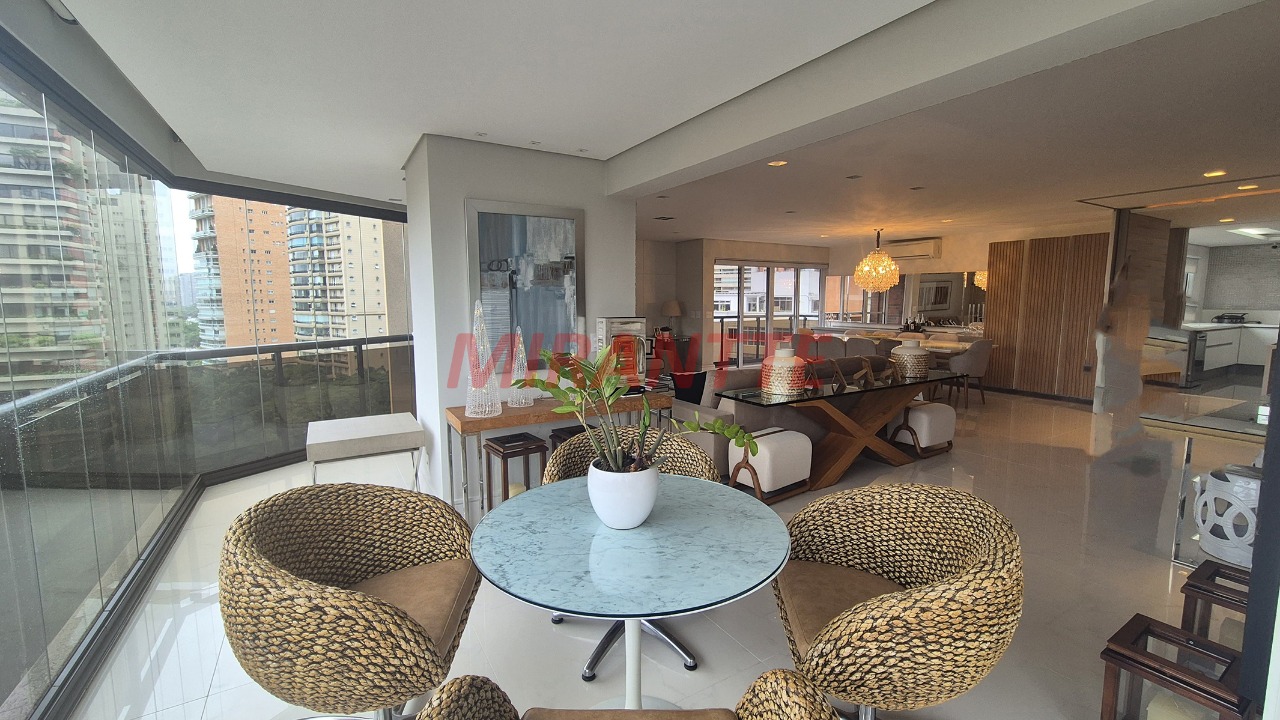 Apartamento de 240m² com 3 quartos em Jardim Luzitânia