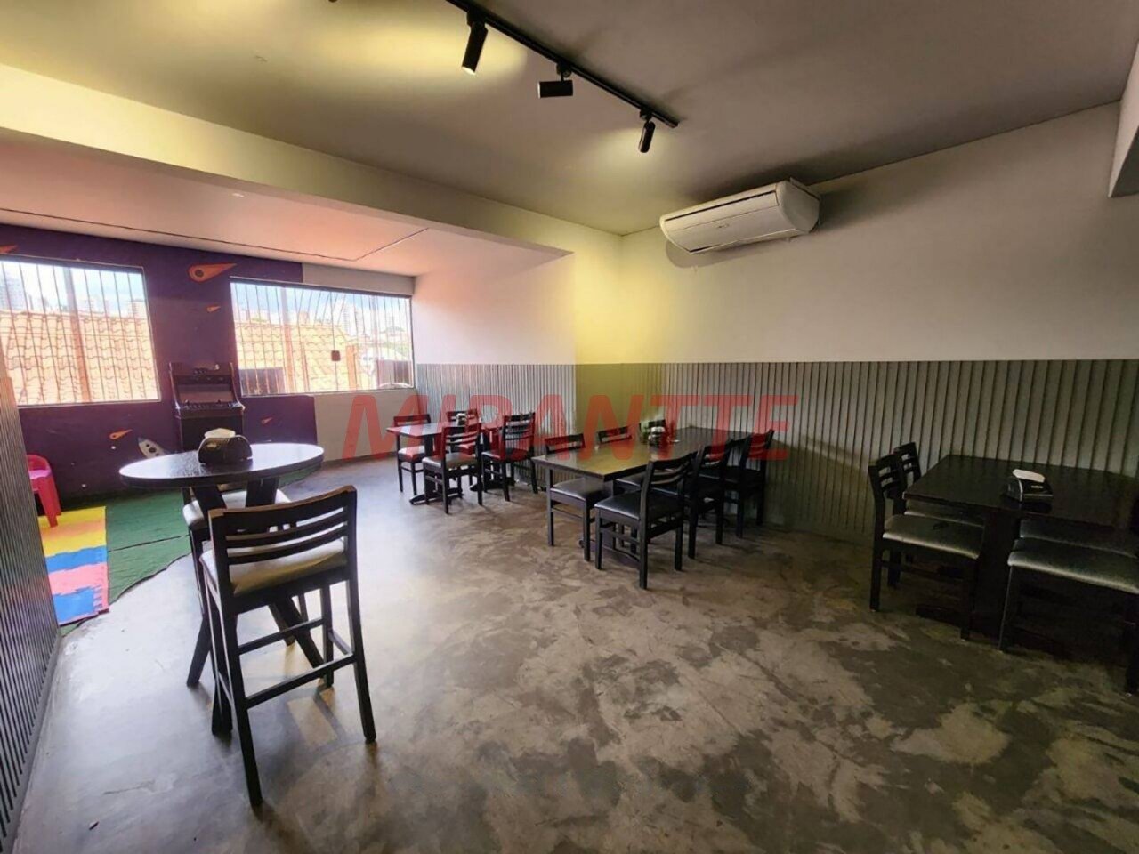 Comercial de 526m² em Imirim
