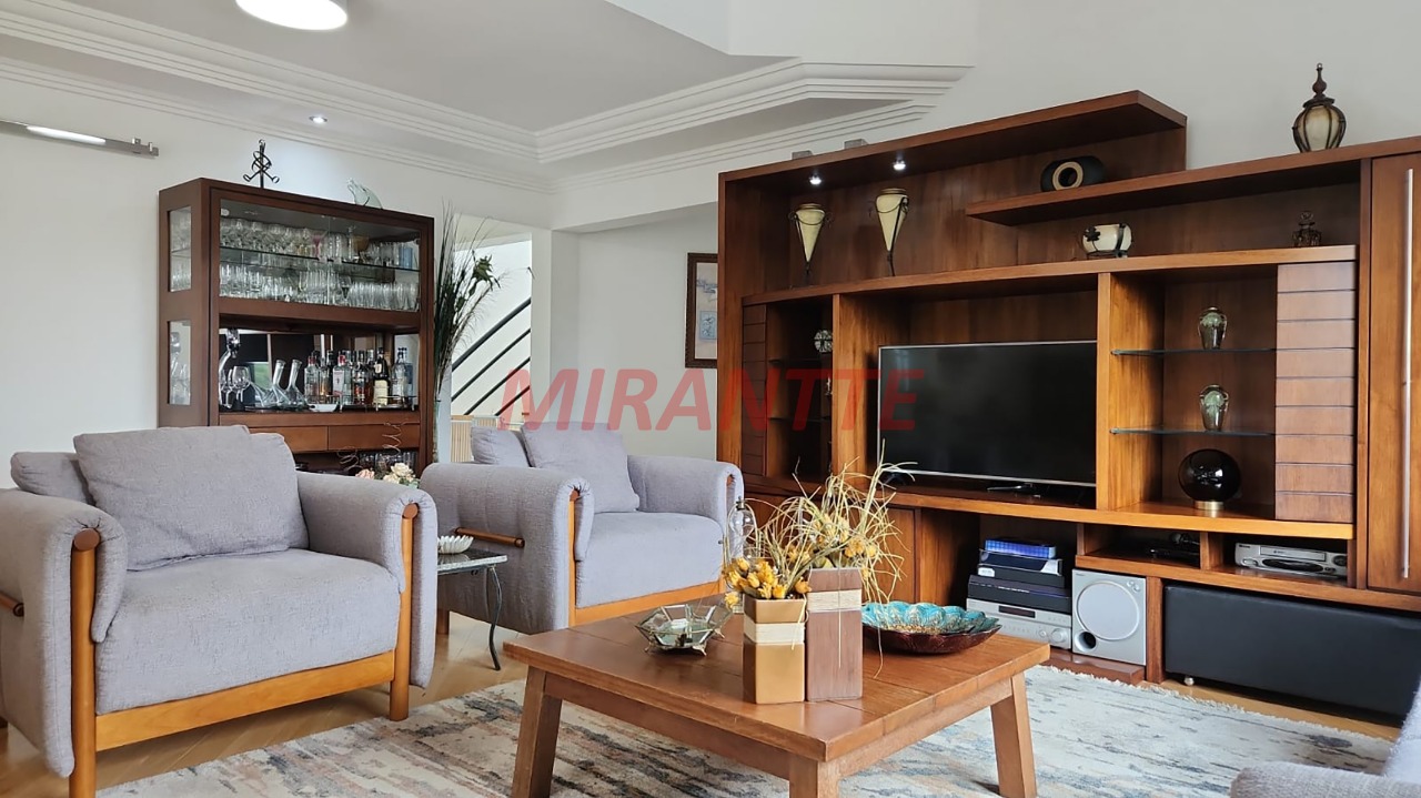 Cond. fechado de 880m² com 6 quartos em Roseira