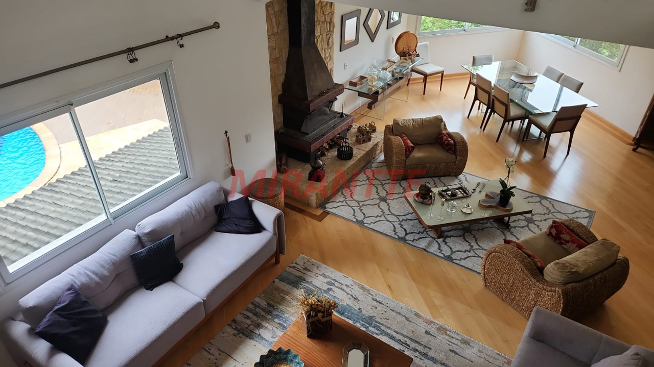 Cond. fechado de 880m² com 6 quartos em Roseira