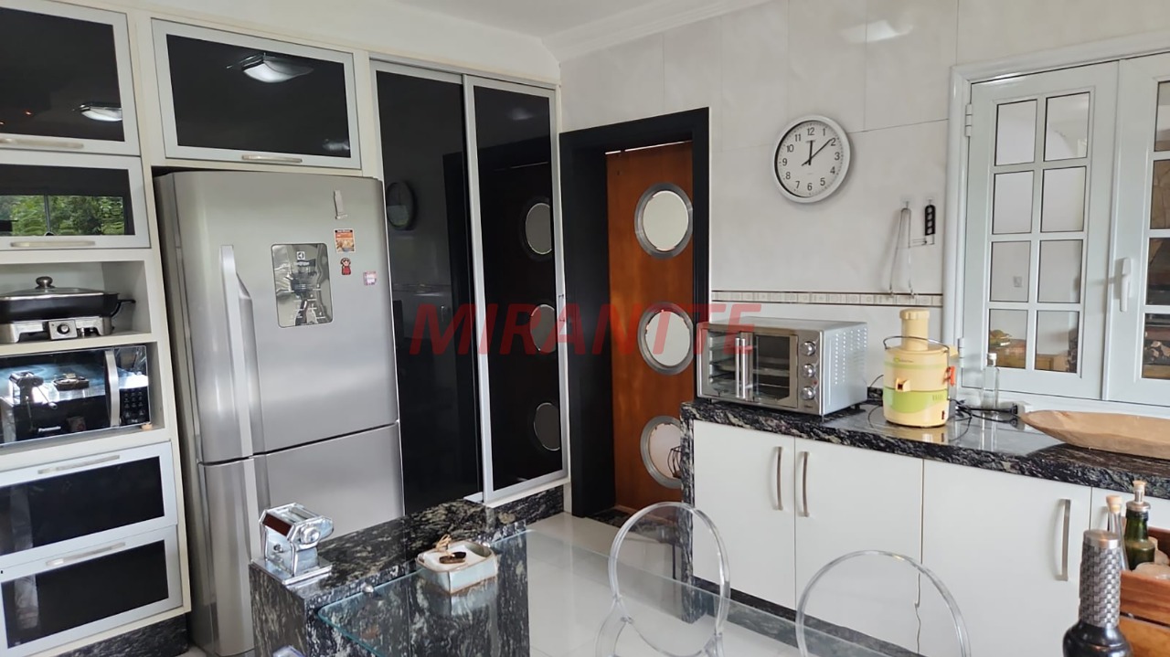 Cond. fechado de 880m² com 6 quartos em Roseira