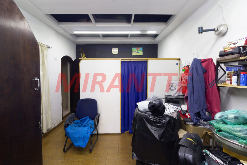 Comercial de 234m² em Santana