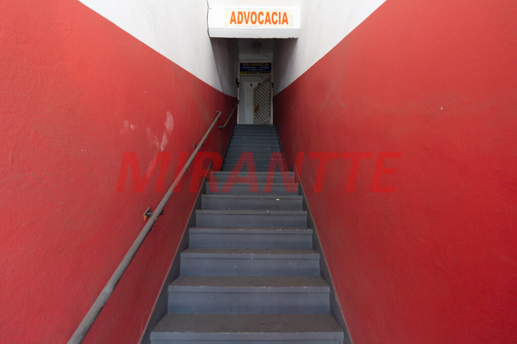 Comercial de 721m² em Santana