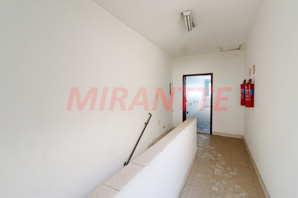 Comercial de 721m² em Santana