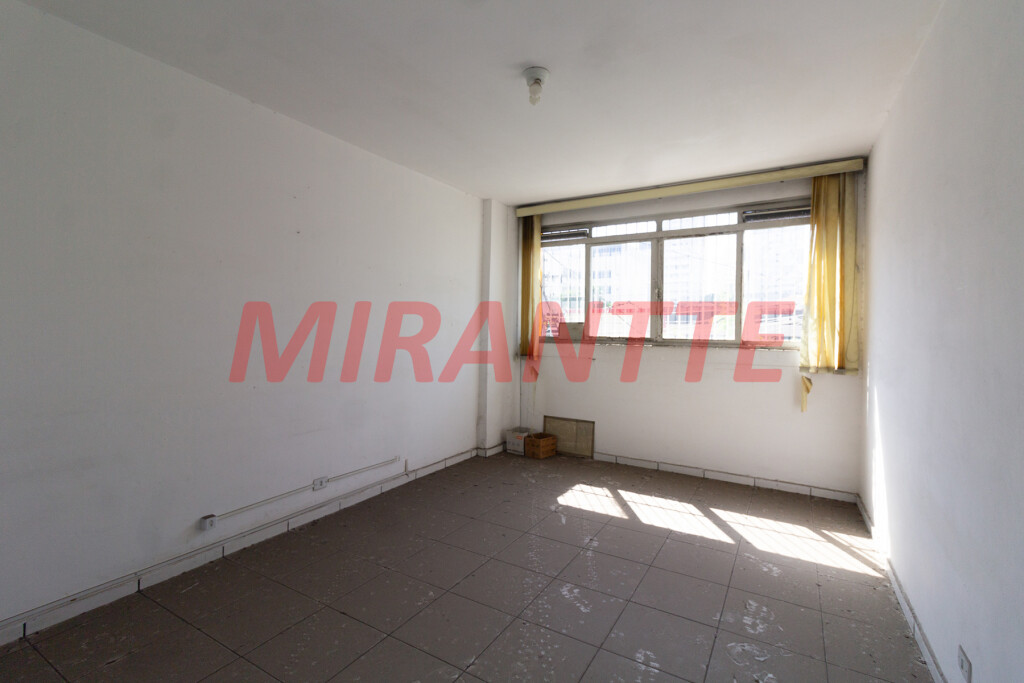 Comercial de 721m² em Santana