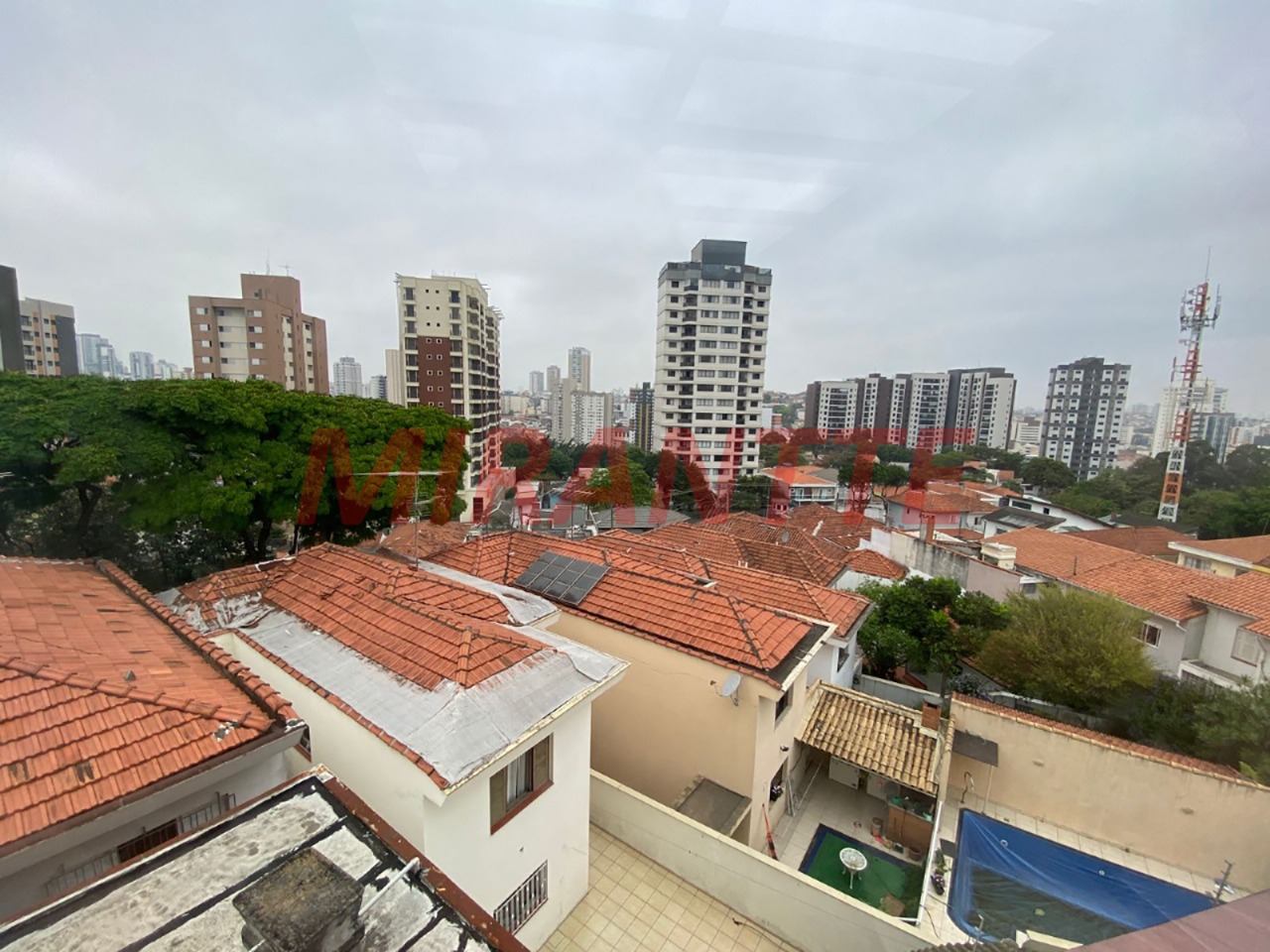 Cond. fechado de 180m² com 3 quartos em Vila Pauliceia