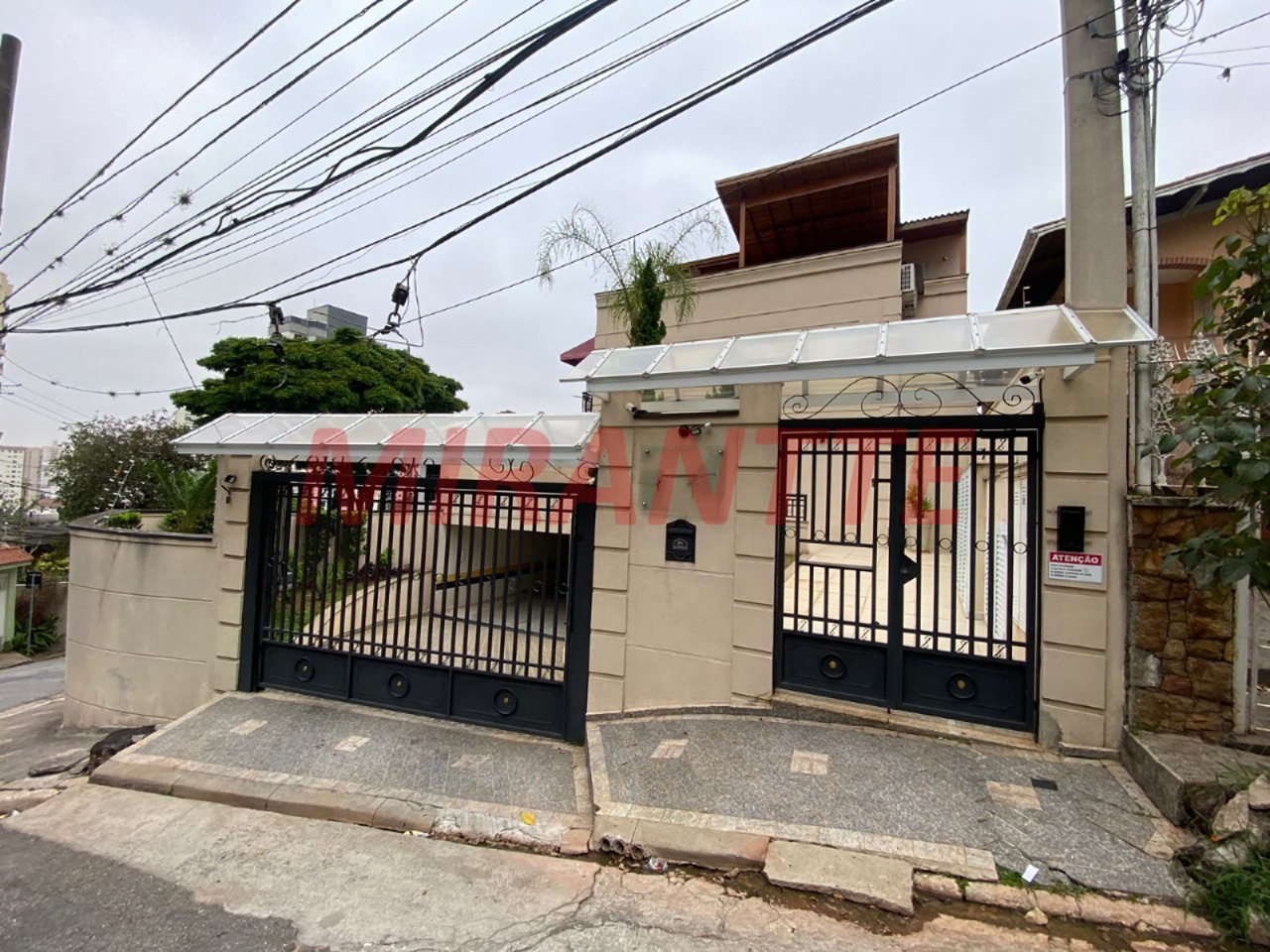 Cond. fechado de 180m² com 3 quartos em Vila Pauliceia