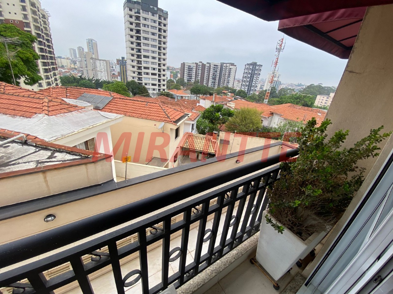 Cond. fechado de 180m² com 3 quartos em Vila Pauliceia