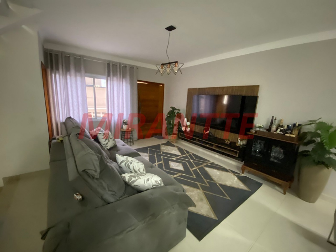 Cond. fechado de 180m² com 3 quartos em Vila Pauliceia